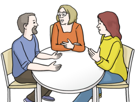 Drei Personen sitzen gemeinsam an einem Tisch und diskutieren.